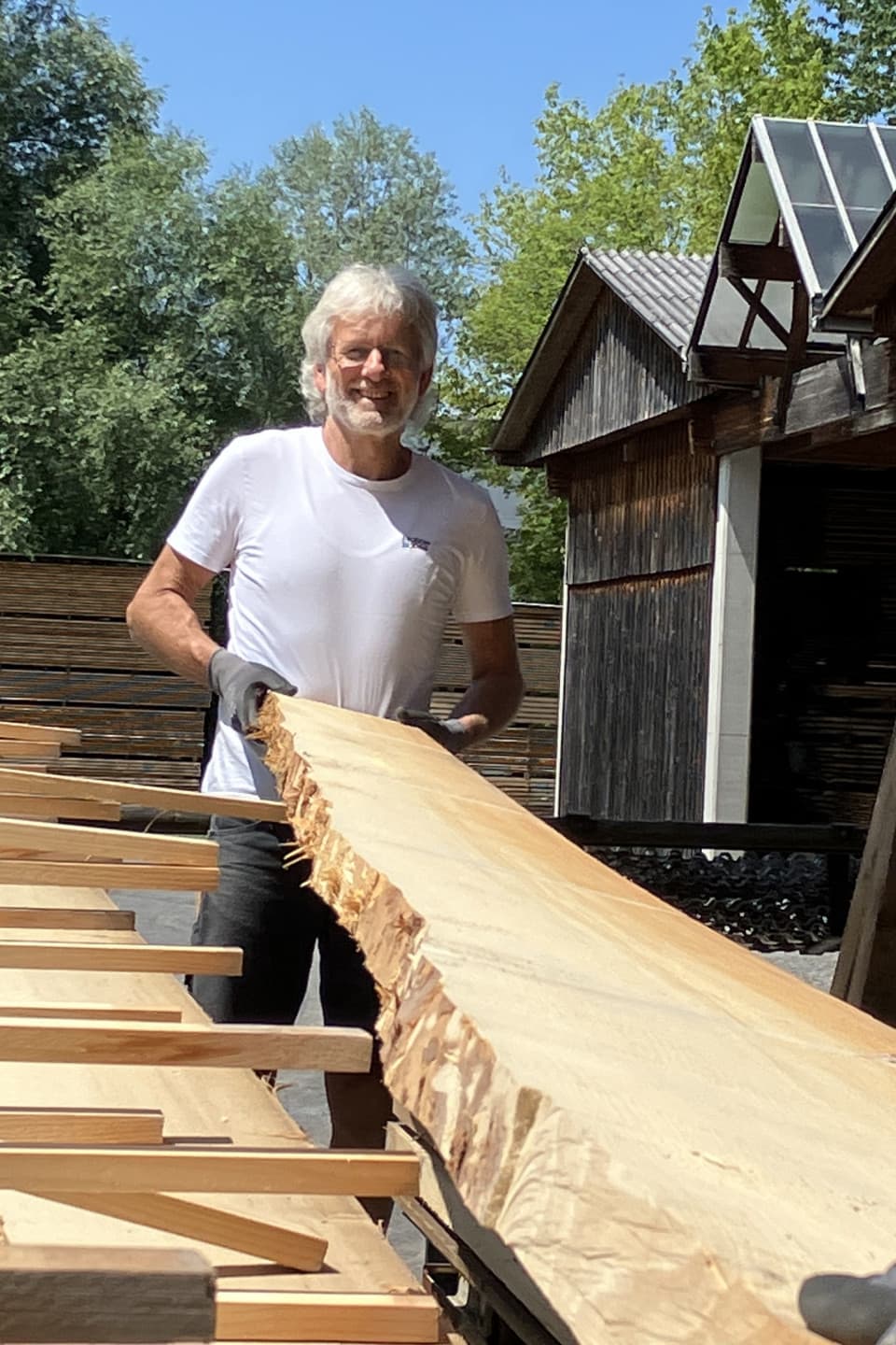 VERANTWORTLICHE/R SCHREINER/IN FÜR MASSIVHOLZZUSCHNITT UND HOLZEINKAUF